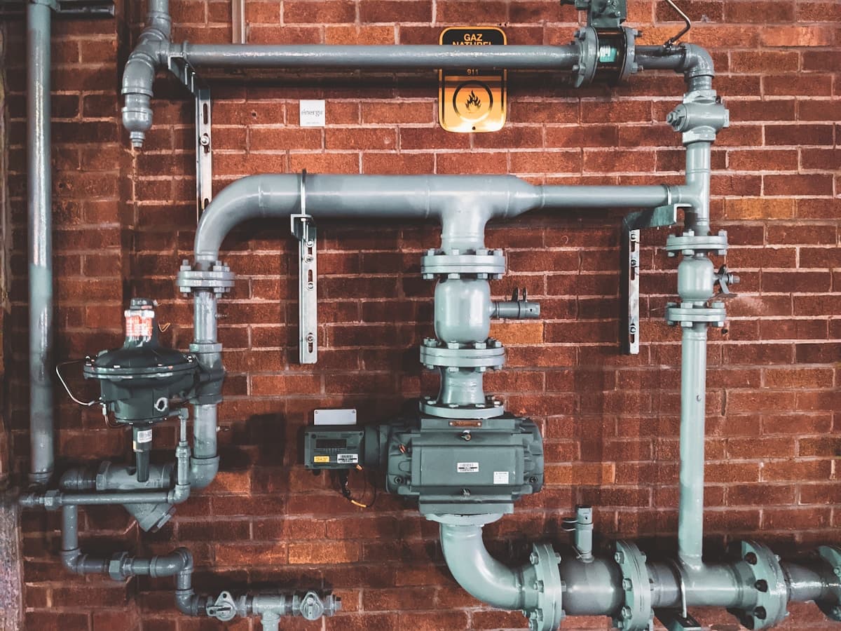 Plumbing pipes and fittings representing emergency service across Texas cities